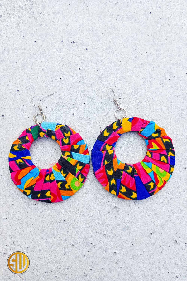 Boucles d’oreilles africaines en wax – Fait main au Kenya (plusieurs motifs)