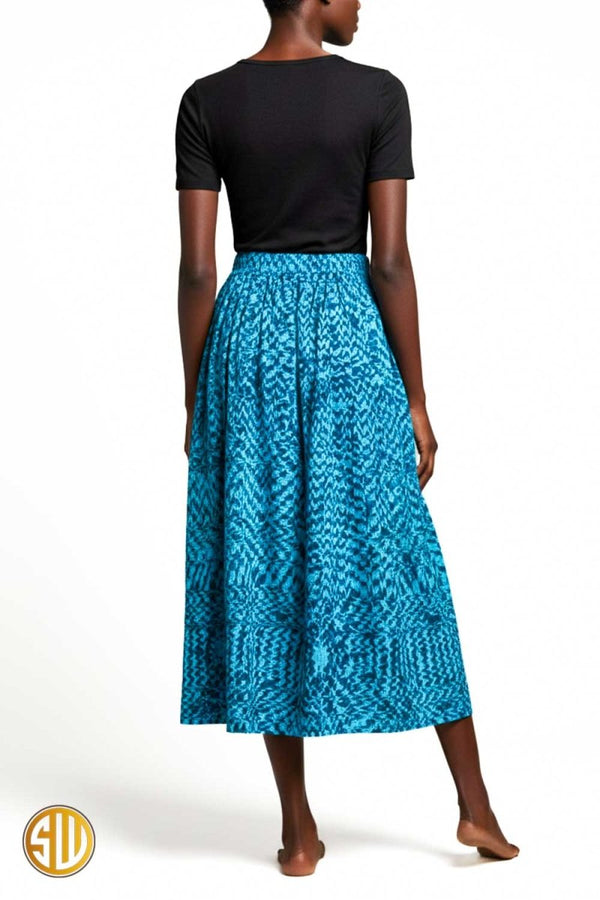Jupe midi bleue en tissu africain – Élégance décontractée