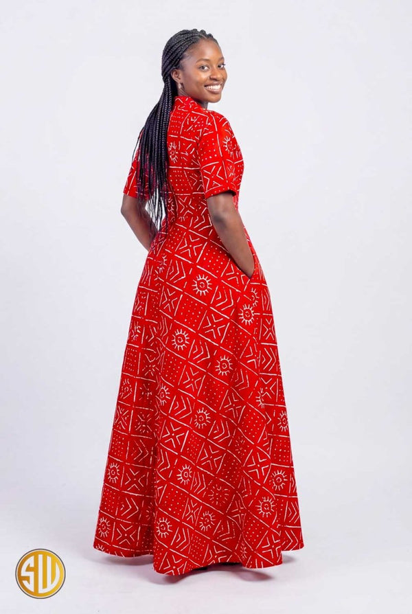 Robe longue wax Bogolan rouge – coupe portefeuille