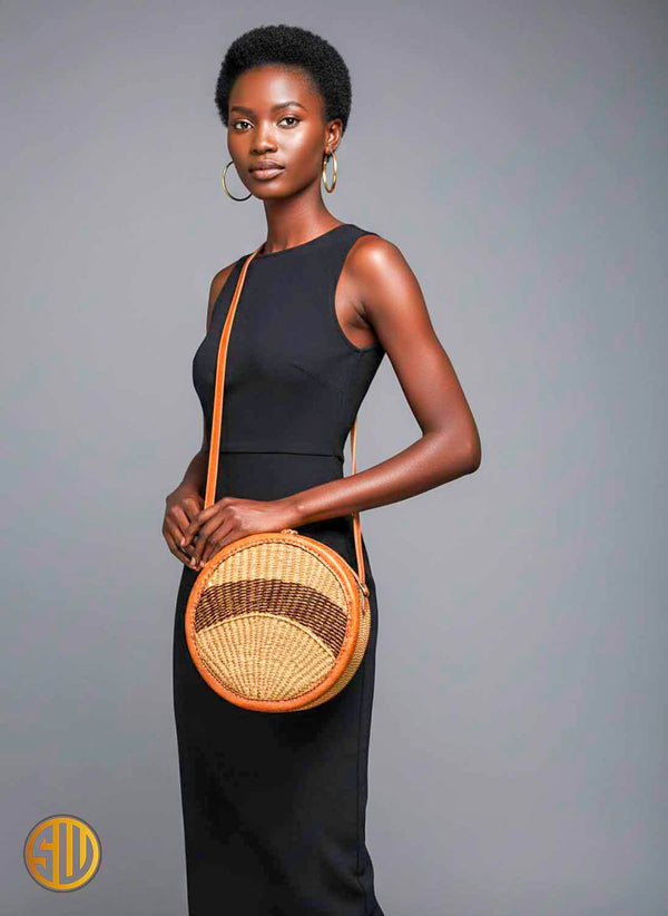 Round sisal and leather bag – Handcrafted shoulder strap