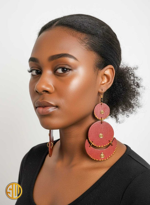 Boucles d’Oreilles Artisanales en Bois – Design Géométrique & Spirales Dorées