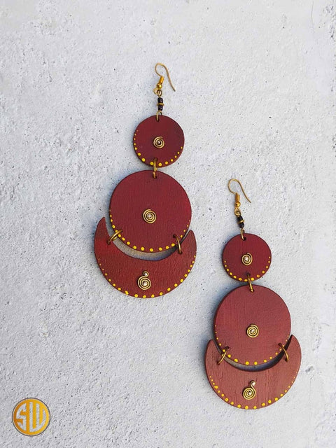 Boucles d’Oreilles Artisanales en Bois – Design Géométrique & Spirales Dorées