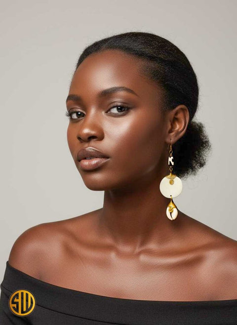 Boucles d'Oreilles en Corne Blanche, Cauris et Perles - SublimeWax