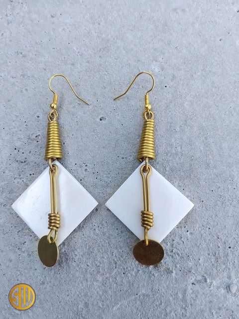 Boucles d'Oreilles en Corne Blanche et laiton - SublimeWax