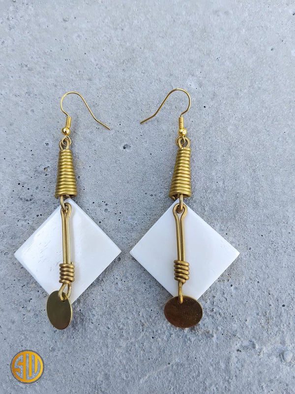 Boucles d'Oreilles en Corne Blanche et laiton - SublimeWax