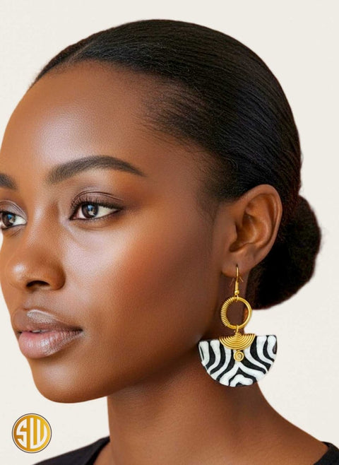 Boucles d’Oreilles en Corne Marron – Artisanat du Kenya