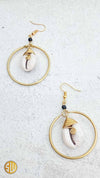 Boucles d’oreilles en laiton et cauri – Fait main au Kenya