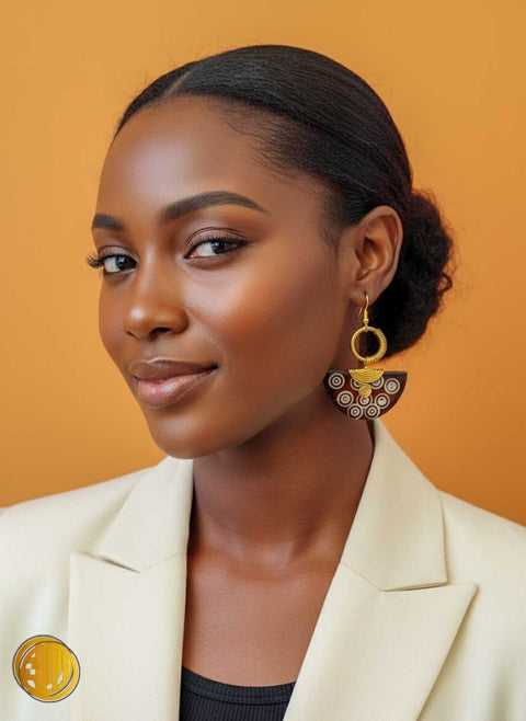 Boucles d’Oreilles Pendantes en Corne et Laiton – Élégance Artisanale du Kenya