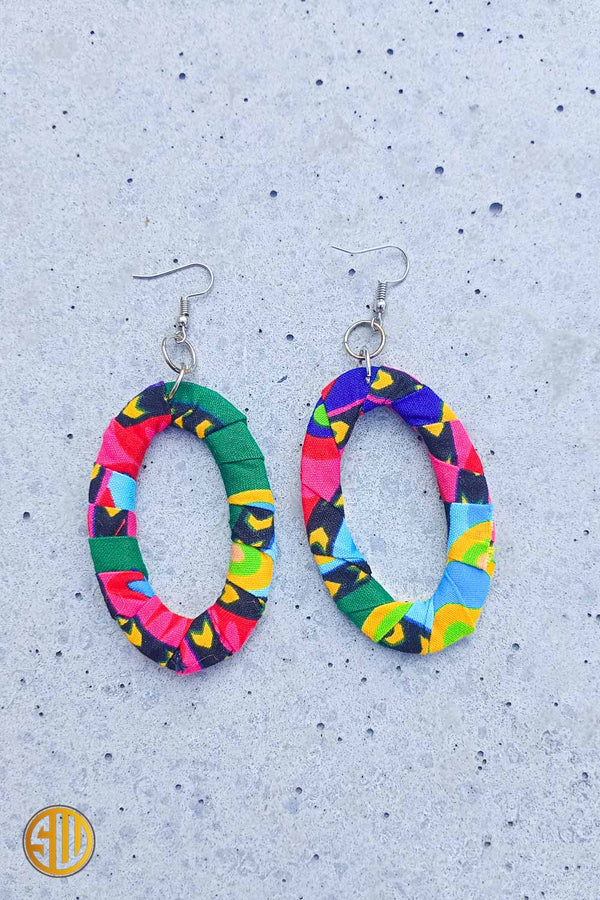 Boucles d’oreilles africaines ovales en wax – Fait main au Kenya