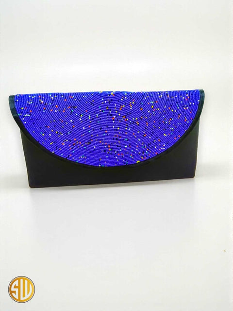 Pochette bleue en perles et cuir – Fait main au Kenya