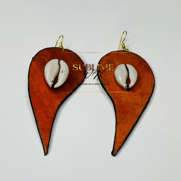 Boucles d'Oreilles Africaines en Cuir avec Cauris Evy - SublimeWax